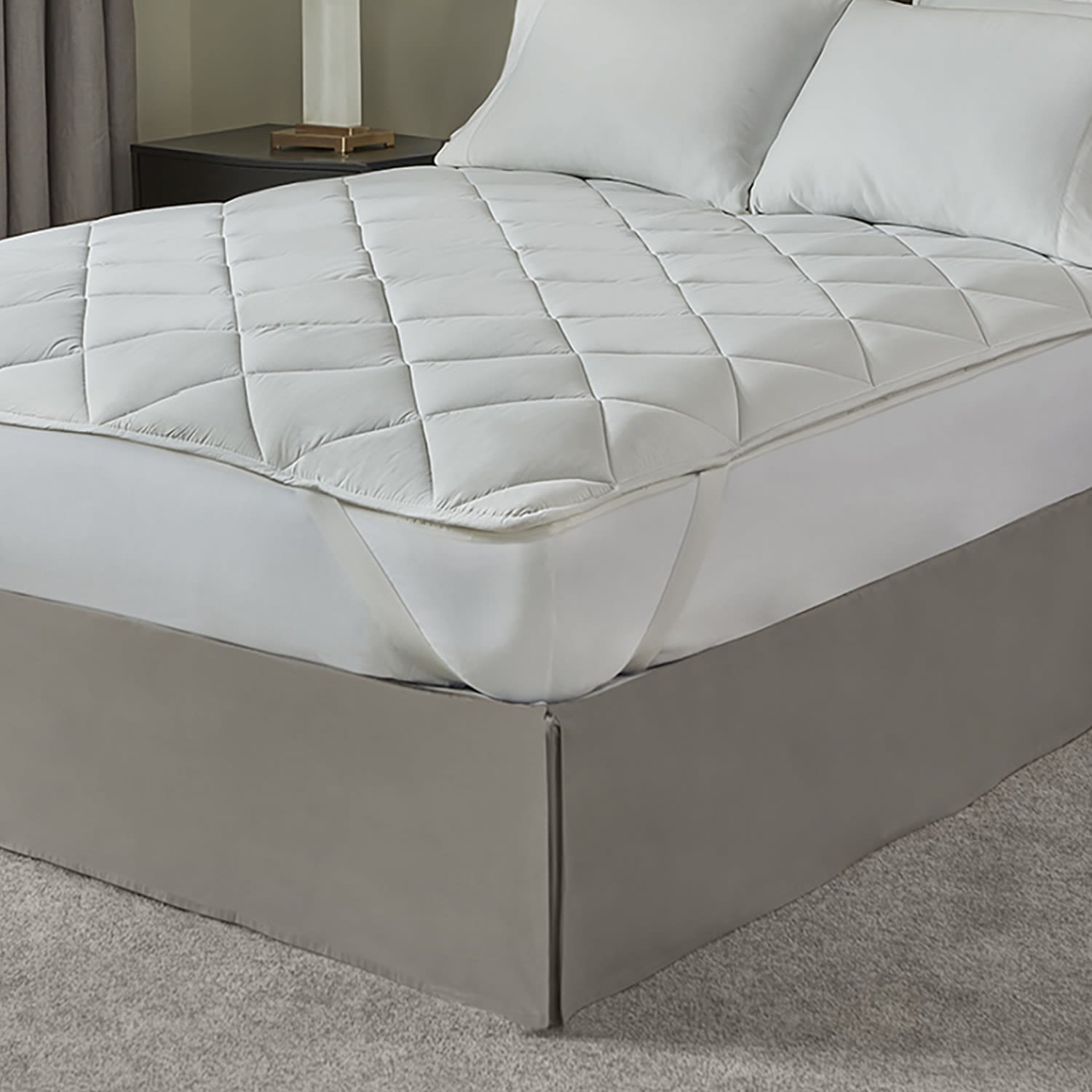 GuestSupply US | Concierge Super Topper, Quilted 24oz, Cloth Top